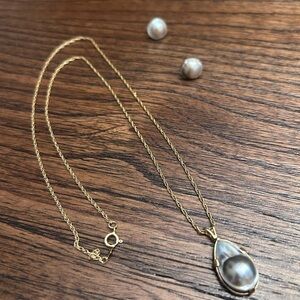 Black Pearl from Tahiti with 14k 24 inch gold. One of a kind set.